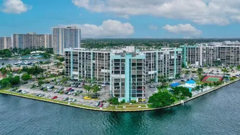 200 Leslie Dr # 719, Hallandale Beach FL 33009