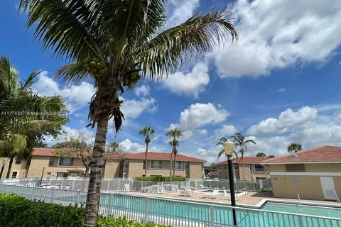 907 Twin Lakes Dr # O, Coral Springs FL 33071