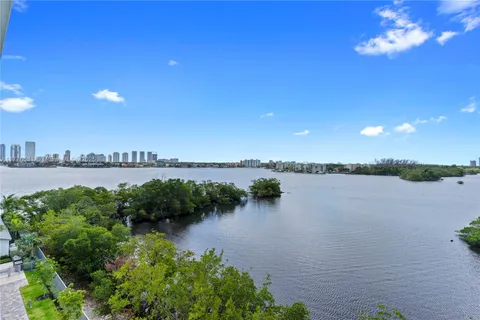 17111 BISCAYNE BL, North Miami Beach FL 33160