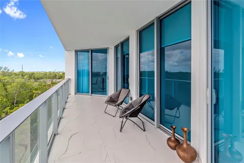 17111 BISCAYNE BL, North Miami Beach FL 33160