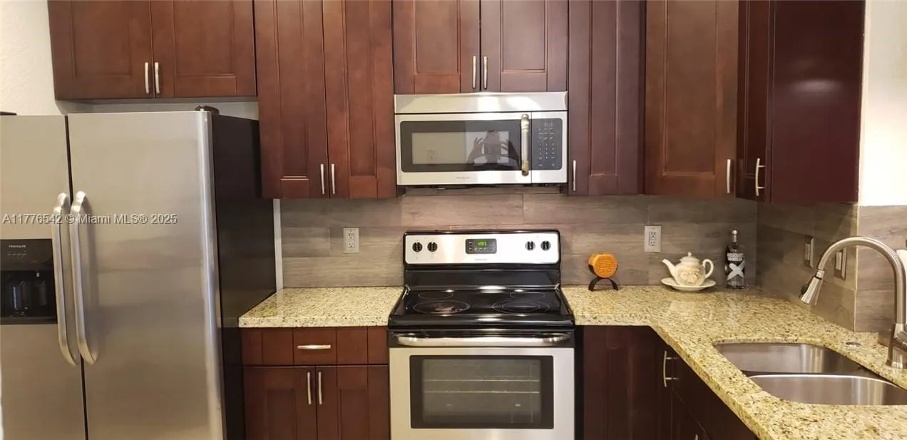 3918 Cherry Ln, Weston FL 33332