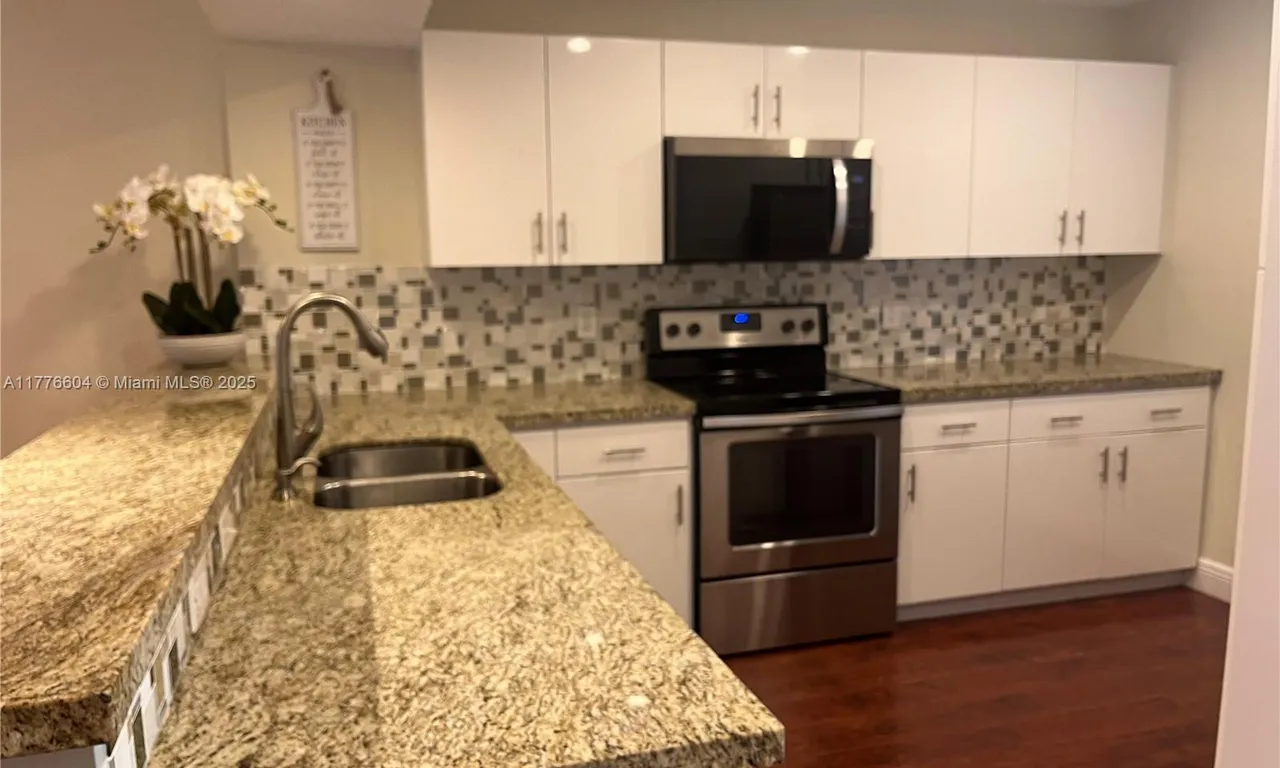 201 Lakeview Drive # 204, Weston FL 33326