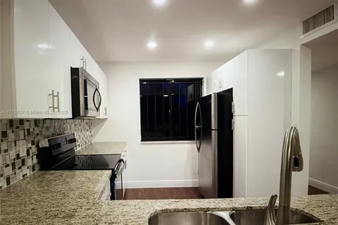 201 Lakeview Drive # 204, Weston FL 33326