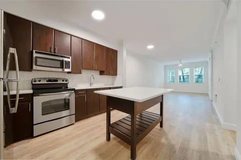 10170 SW 7th St # 405, Pembroke Pines FL 33025