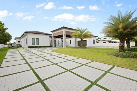 80 NW 129th Ave, Miami FL 33182