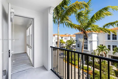 10170 SW 7th St # 201, Pembroke Pines FL 33025