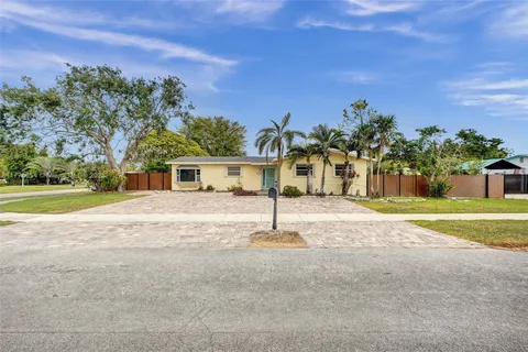 16395 SW 279th St, Homestead FL 33031