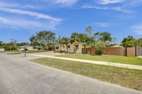 16395 SW 279th St, Homestead FL 33031