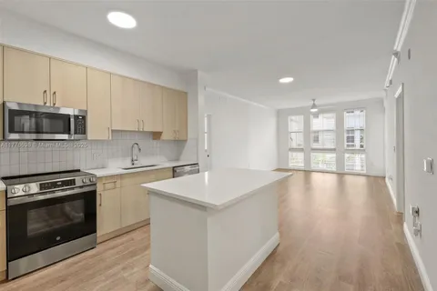 10170 SW 7th St # 206, Pembroke Pines FL 33025