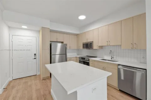 10170 SW 7th St # 206, Pembroke Pines FL 33025