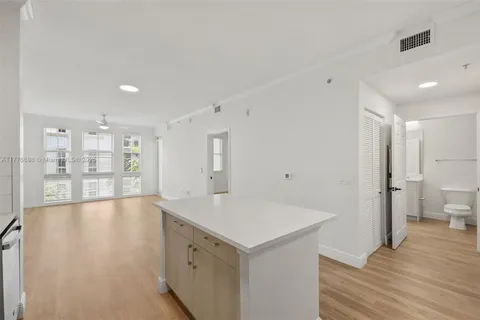 10170 SW 7th St # 206, Pembroke Pines FL 33025