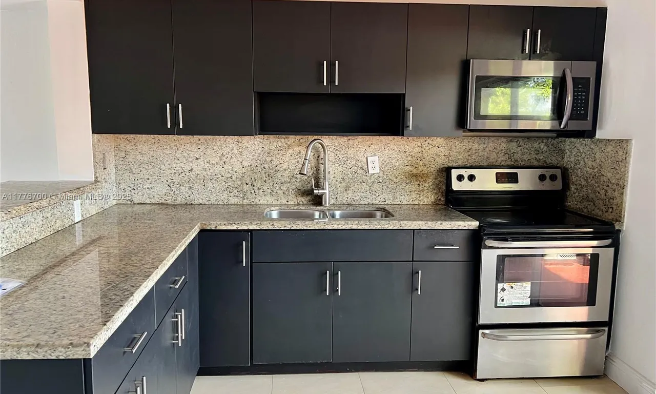 8245 NW 6th Ter # 202, Miami FL 33126