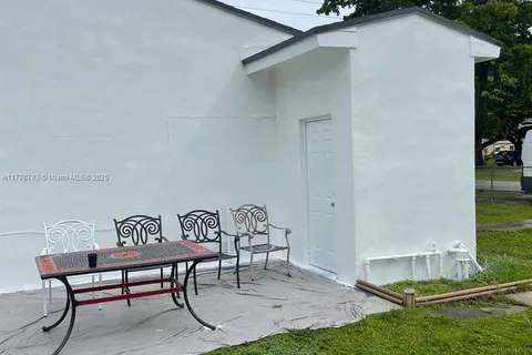 1205 NW 128th St, North Miami FL 33167