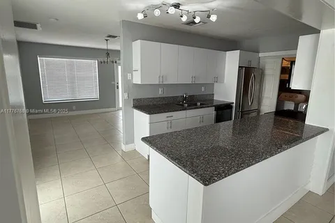 800 N 69th Ave, Hollywood FL 33024