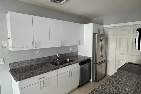 800 N 69th Ave, Hollywood FL 33024