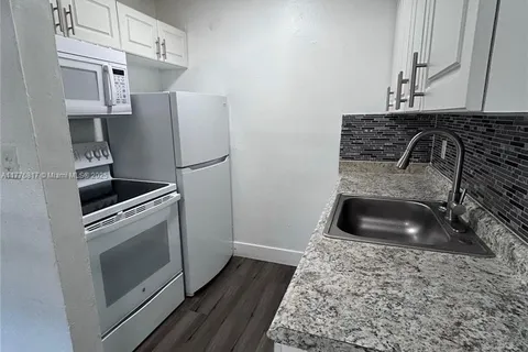 2150 Madison St # 18, Hollywood FL 33020