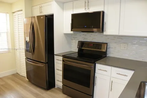 400 Commodore Dr # 202, Plantation FL 33325