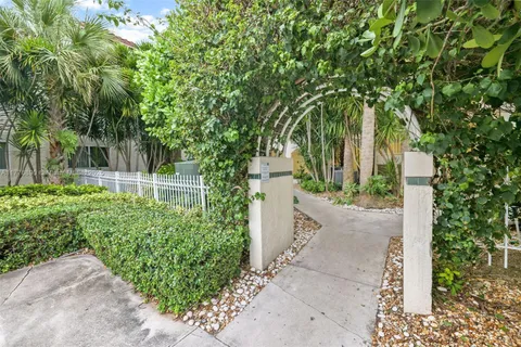 3605 NE 207th St # 2100, Aventura FL 33180