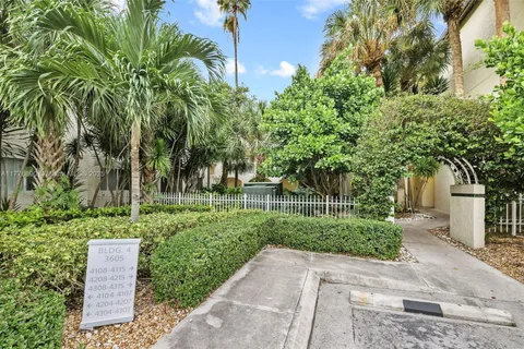 3605 NE 207th St # 2100, Aventura FL 33180