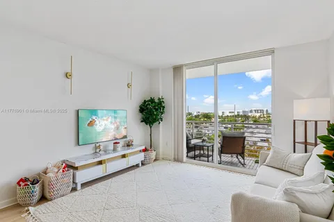 2775 NE 187th St # 507, Aventura FL 33180
