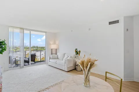 2775 NE 187th St # 507, Aventura FL 33180