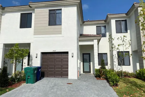 2422 SW 145th Pl, Miami FL 33175