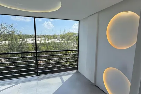 3660 NE 166th St # 608, North Miami Beach FL 33160