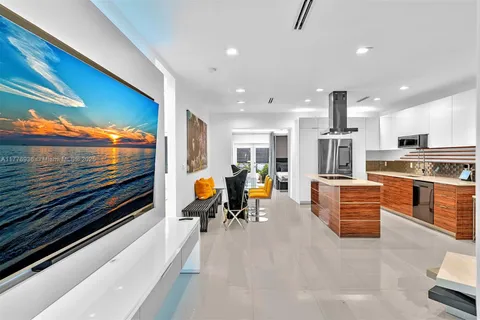 1000 10th St # 8, Miami Beach FL 33139