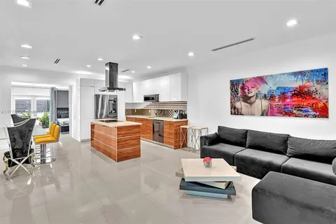 1000 10th St # 8, Miami Beach FL 33139