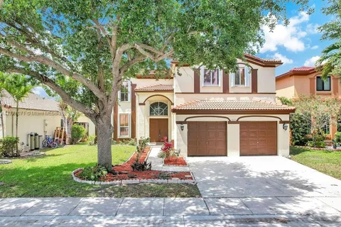 1623 E Harmony Lake Cir, Davie FL 33324