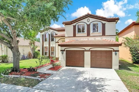 1623 E Harmony Lake Cir, Davie FL 33324