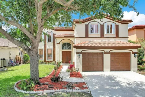 1623 E Harmony Lake Cir, Davie FL 33324