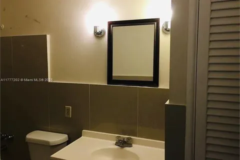 1212 N 58th Ave, Hollywood FL 33021