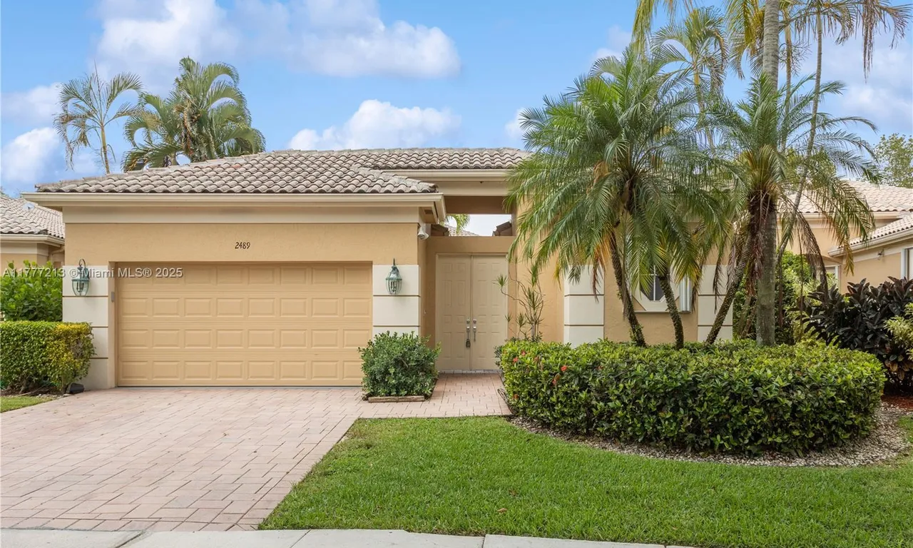 2489 Bay Isle Dr, Weston FL 33327