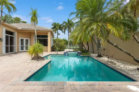 2489 Bay Isle Dr, Weston FL 33327