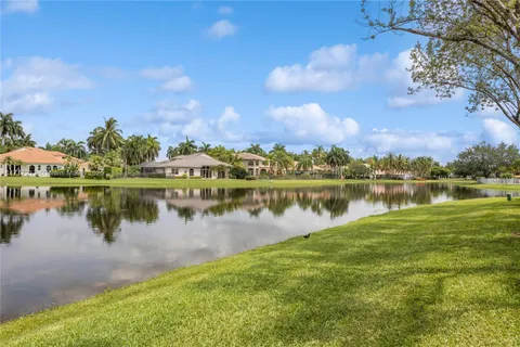 2489 Bay Isle Dr, Weston FL 33327