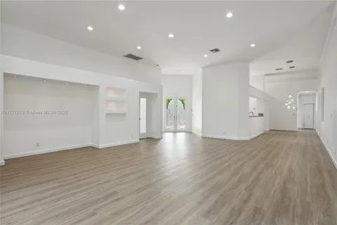 2489 Bay Isle Dr, Weston FL 33327