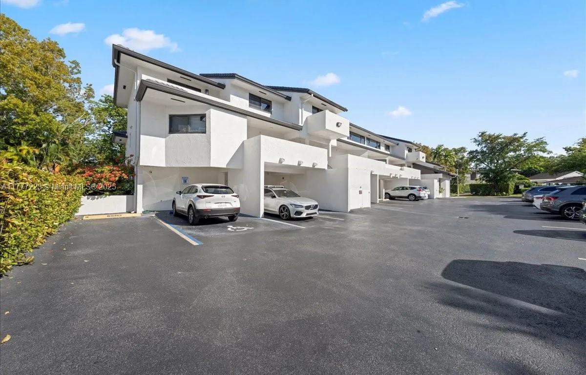 5750 Turin St # 207, Coral Gables FL 33146