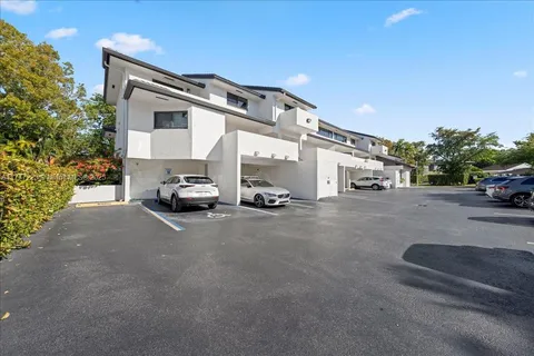 5750 Turin St # 207, Coral Gables FL 33146