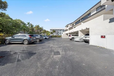 5750 Turin St # 207, Coral Gables FL 33146