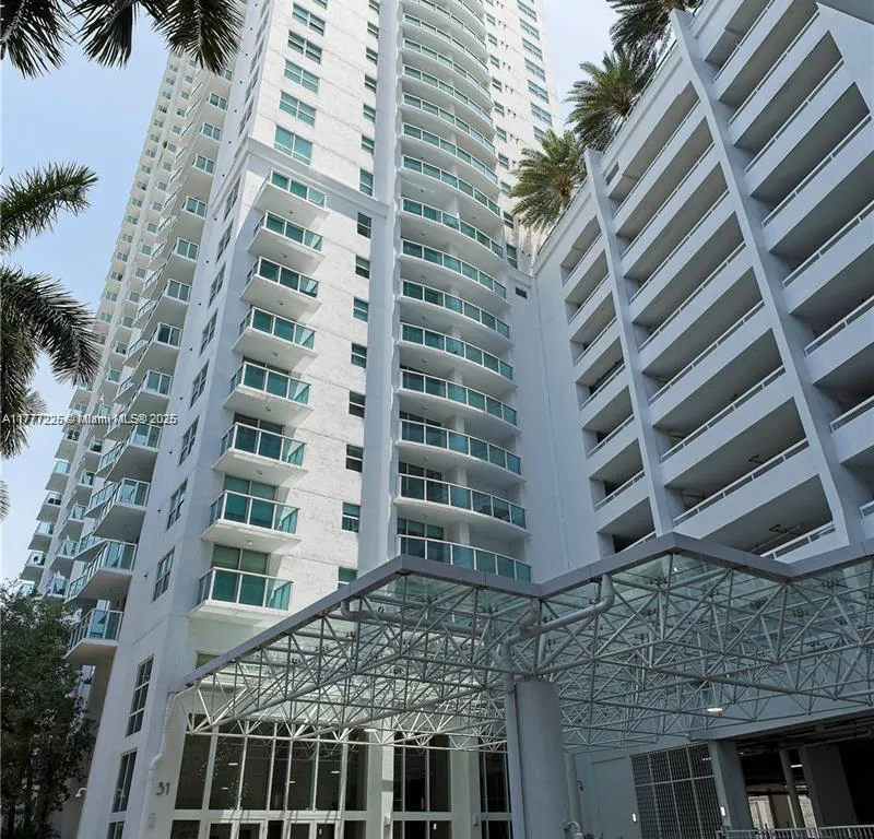 31 SE 5th # 1203, Miami FL 33131