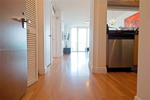 31 SE 5th # 1203, Miami FL 33131