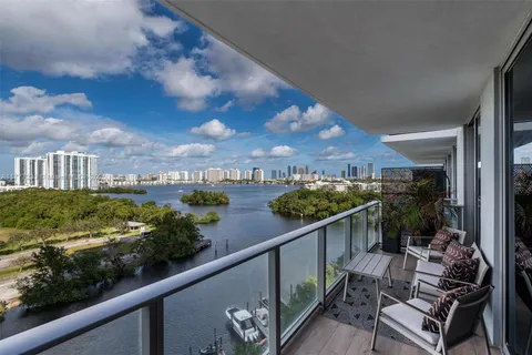 16385 Biscayne Blvd # 905, North Miami Beach FL 33160