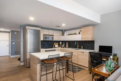 16385 Biscayne Blvd # 905, North Miami Beach FL 33160
