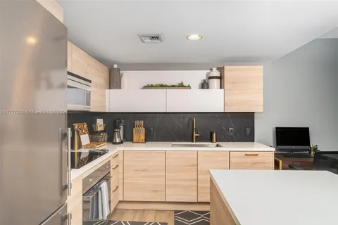 16385 Biscayne Blvd # 905, North Miami Beach FL 33160