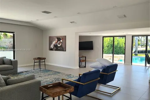 536 Hibiscus Dr, Hallandale Beach FL 33009