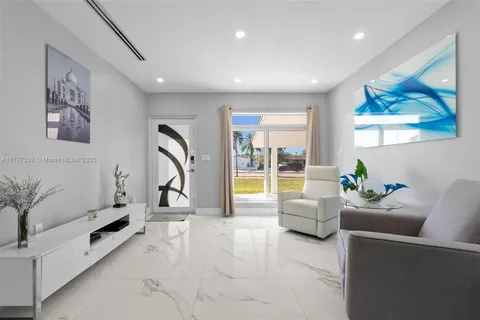 9025 SW 56th St, Miami FL 33165