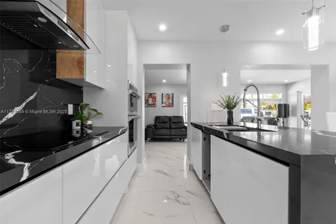 9025 SW 56th St, Miami FL 33165