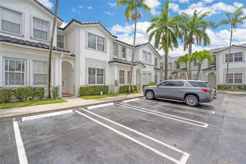 5570 NW 107th Ave # 902, Doral FL 33178