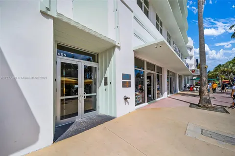 605 Lincoln Rd # 303, Miami Beach FL 33139